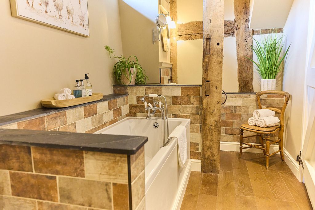 Middle Farm & Cottages: The Barn 7 - Gallery