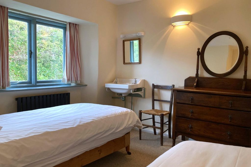 Porth Farmhouse 10 - Gallery