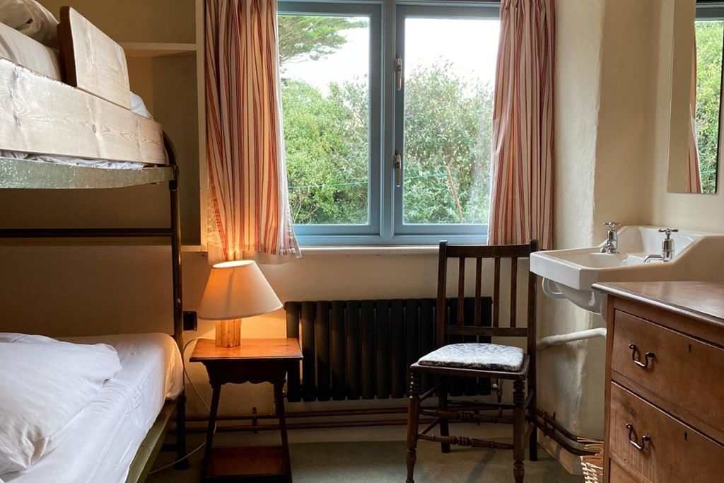 Porth Farmhouse 11 - Gallery