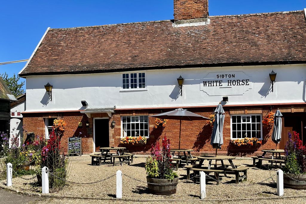 Sibton White Horse 1 - Gallery