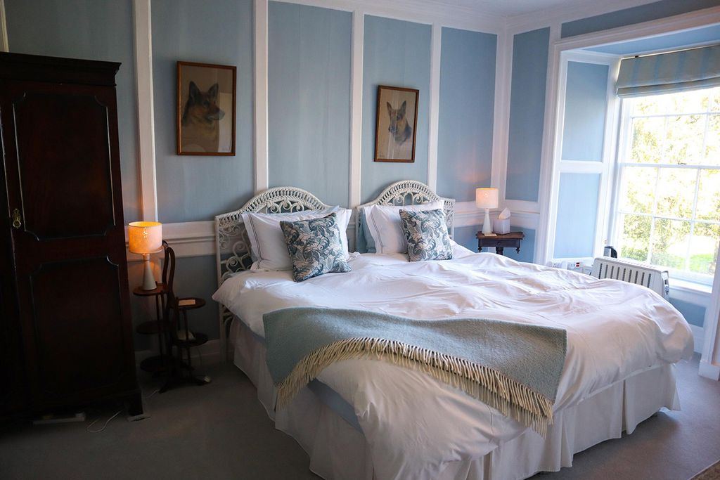 Fyfield Manor 1 - Gallery