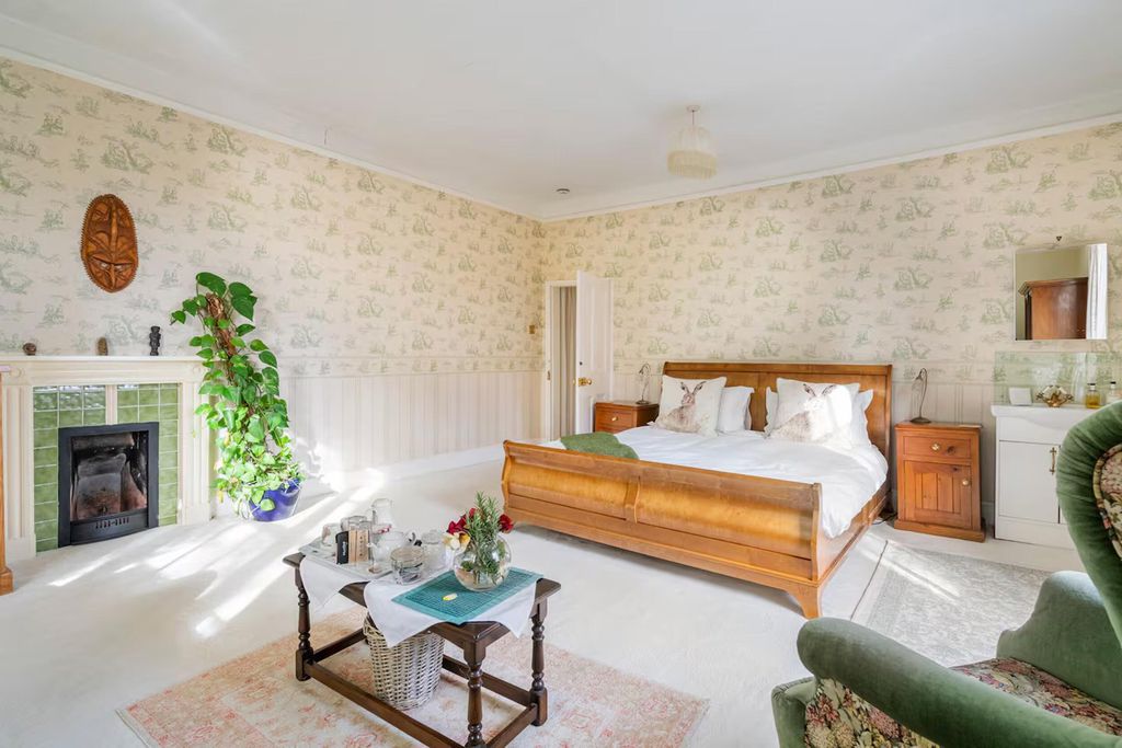 Fyfield Manor 10 - Gallery