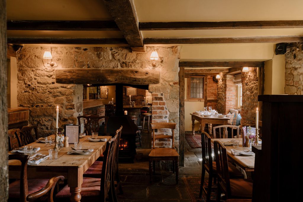 The Queen's Head 3 - Gallery