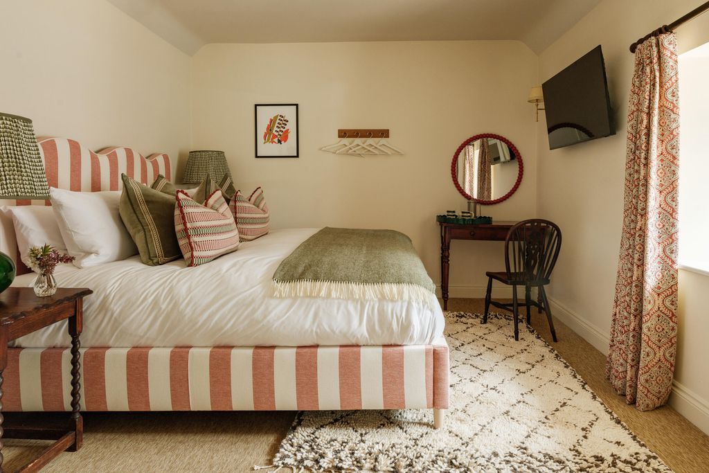 The Queen's Head 4 - Gallery