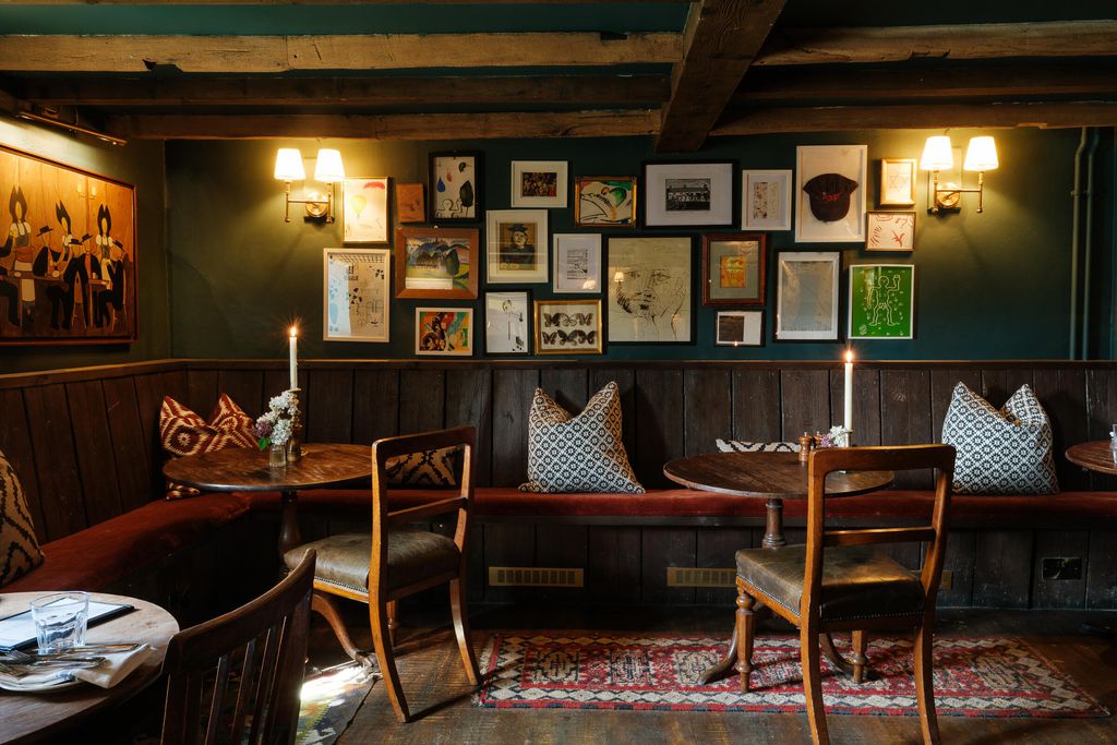 The Queen's Head 5 - Gallery