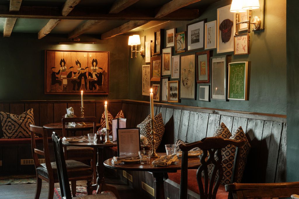 The Queen's Head 11 - Gallery