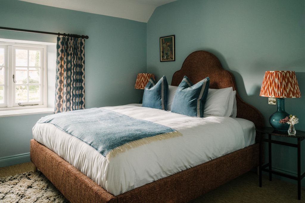 The Queen's Head 12 - Gallery