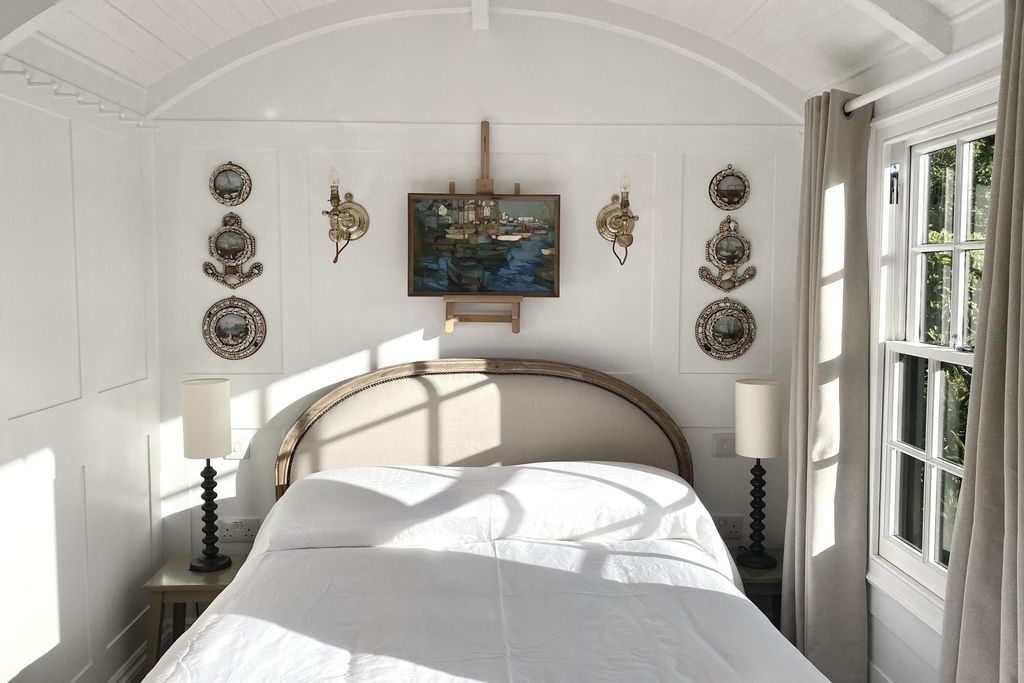 Antonia's Pearls 17 - Gallery