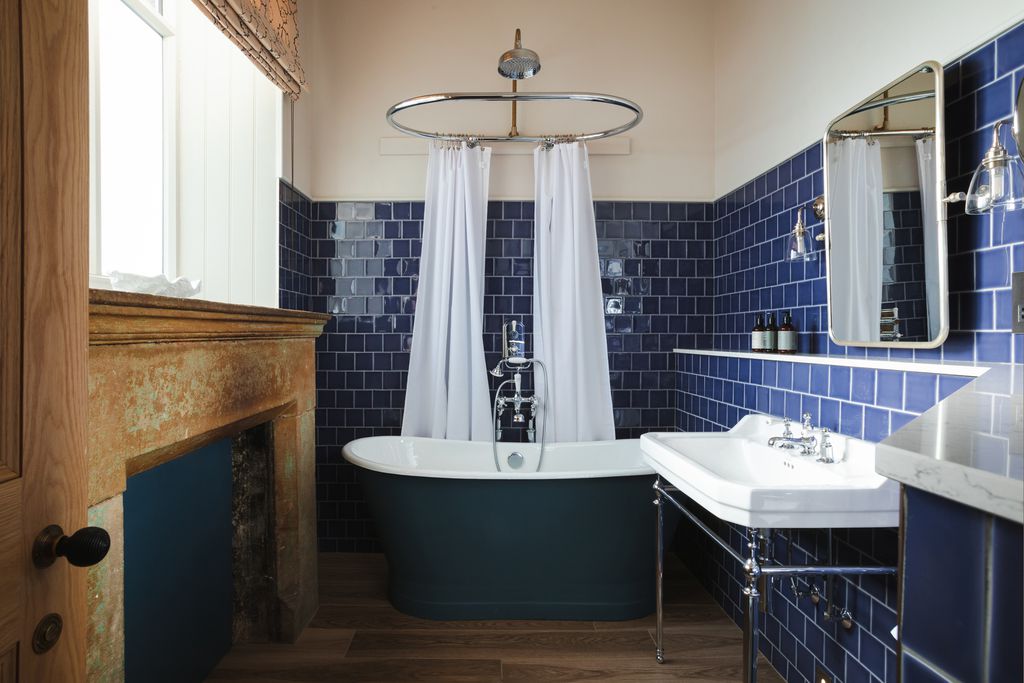 Wesleyan Cottage 7 - Gallery