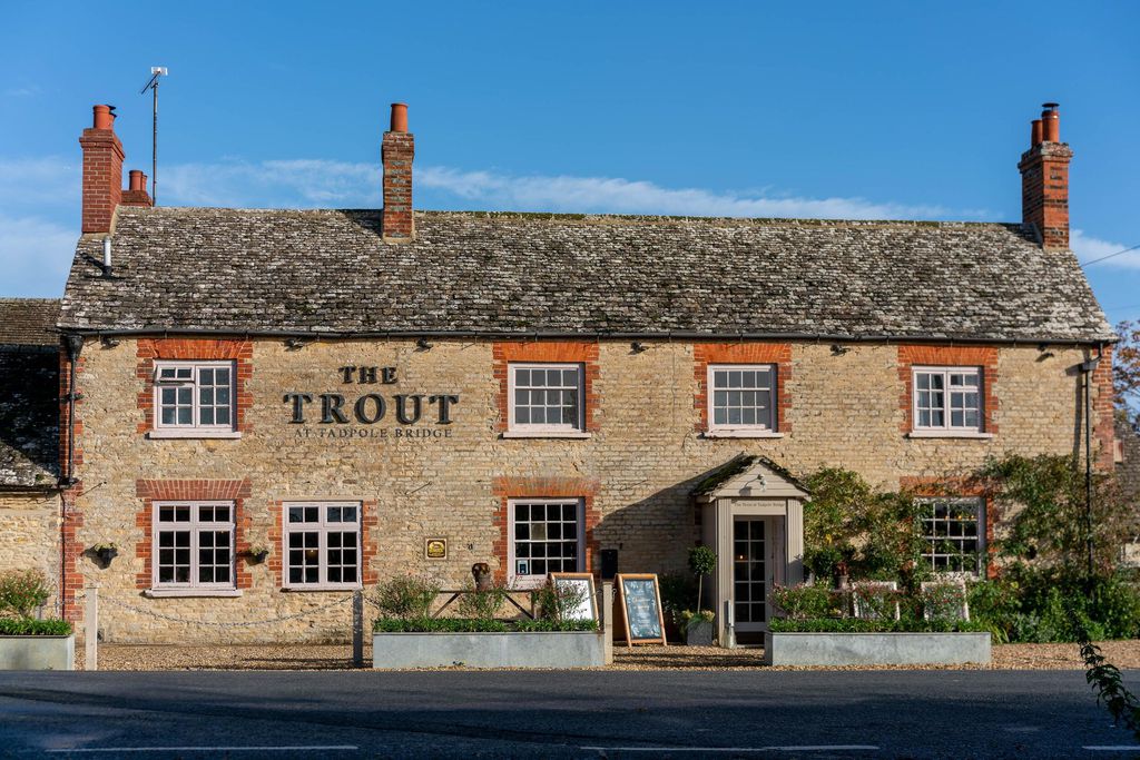 The Trout at Tadpole Bridge 1 - Gallery