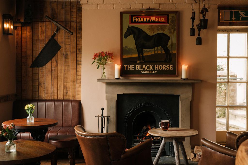 Black Horse 10 - Gallery