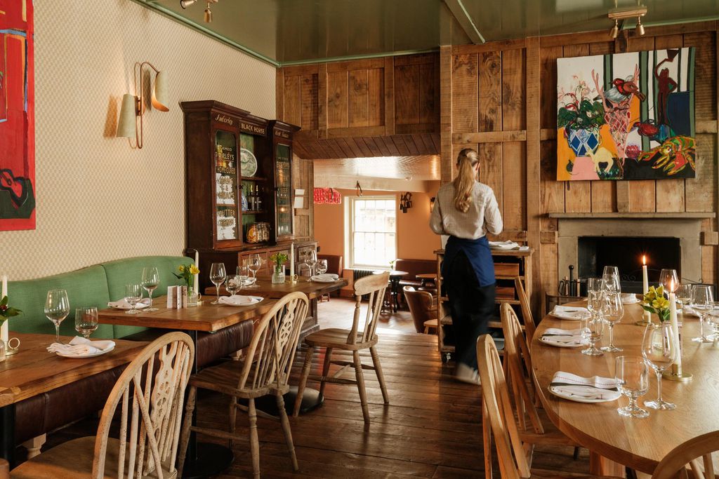 Black Horse 12 - Gallery