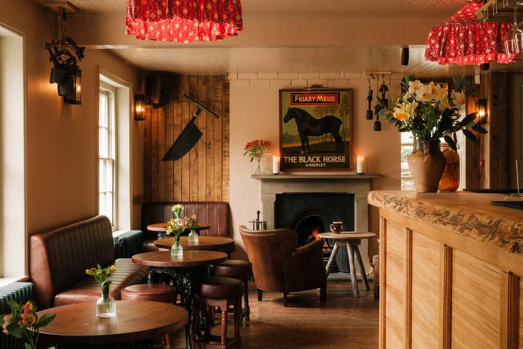 Black Horse 15 - Gallery