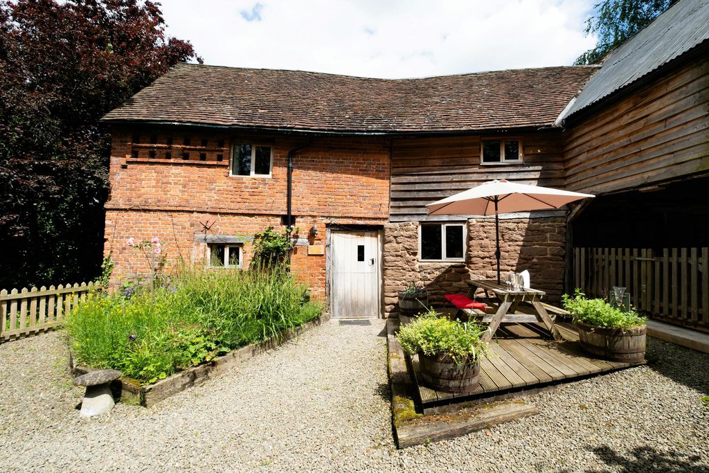 Hop Pickers' House 1 - Gallery