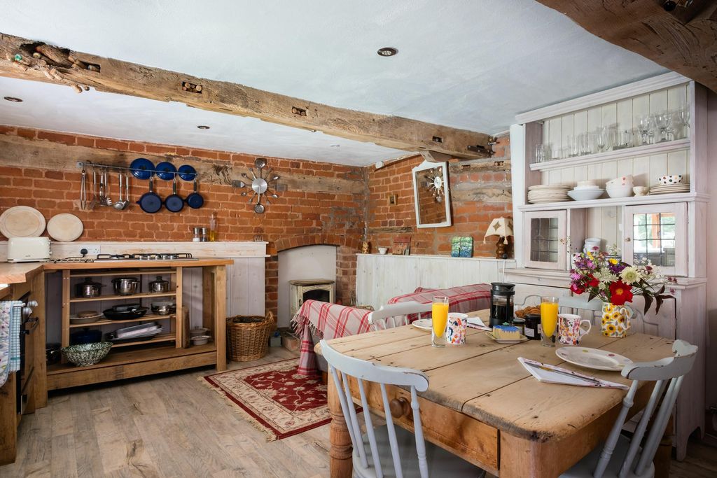 Hop Pickers' House 2 - Gallery