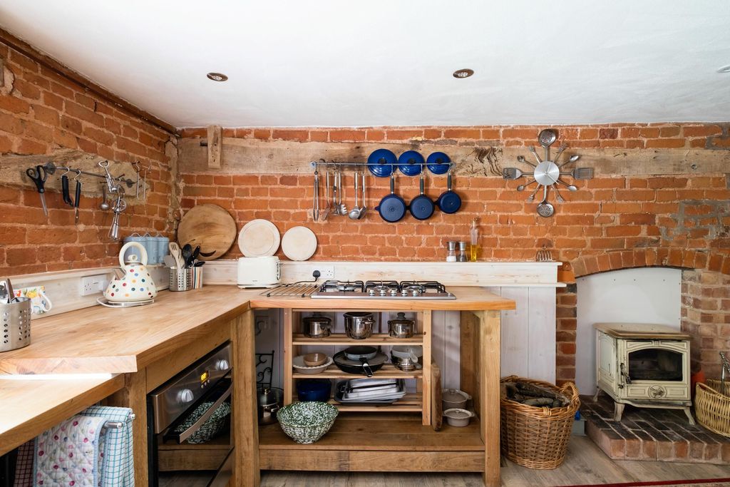 Hop Pickers' House 3 - Gallery