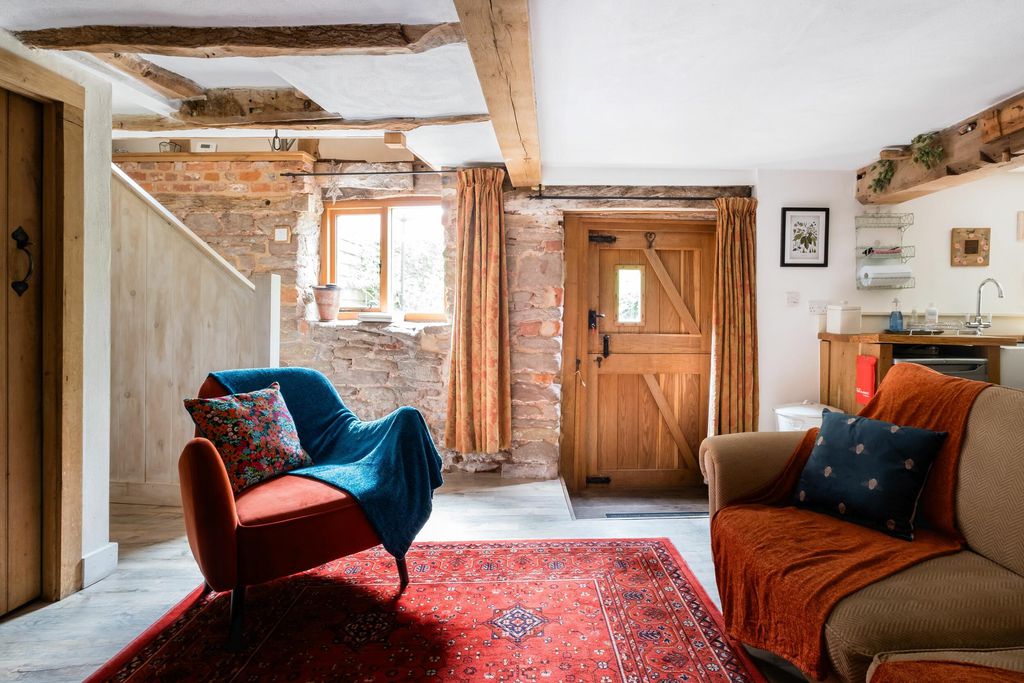 Hop Pickers' House 5 - Gallery