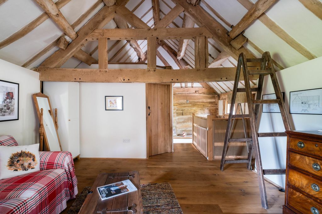 Hop Pickers' House 11 - Gallery
