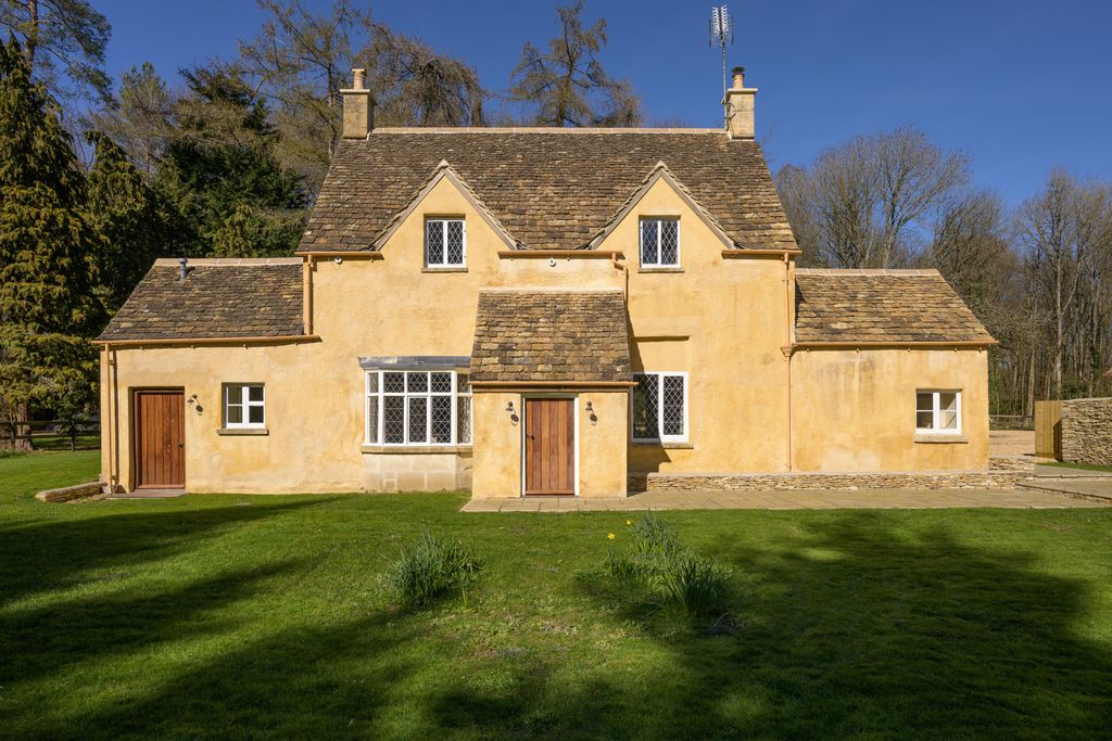 Hollybush Cottage at Badminton Estate 11 - Gallery