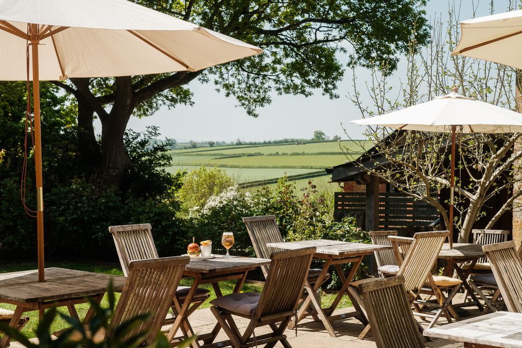 The Queen's Arms 2 - Gallery