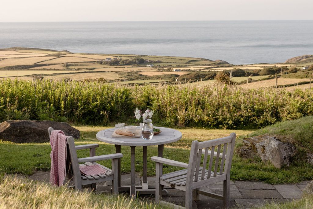 Station A 16 - Gallery