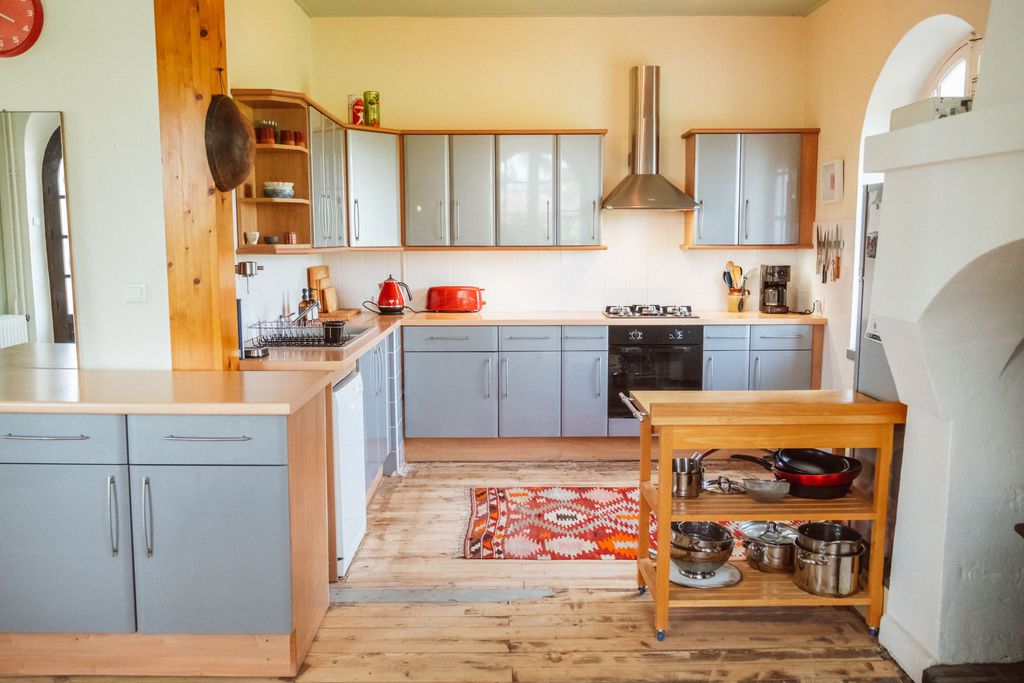 Le Beau Pierre 6 - Gallery