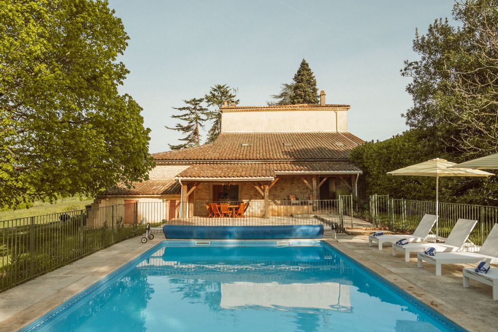 Le Beau Pierre 8 - Gallery