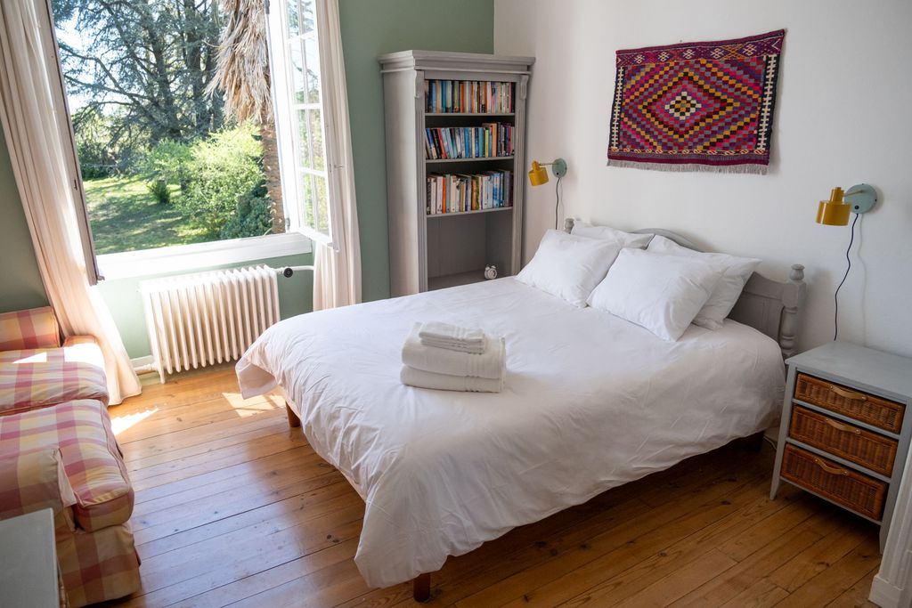 Le Beau Pierre 10 - Gallery