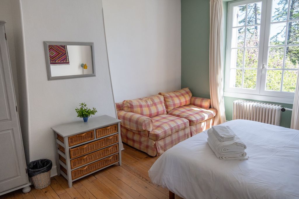 Le Beau Pierre 11 - Gallery