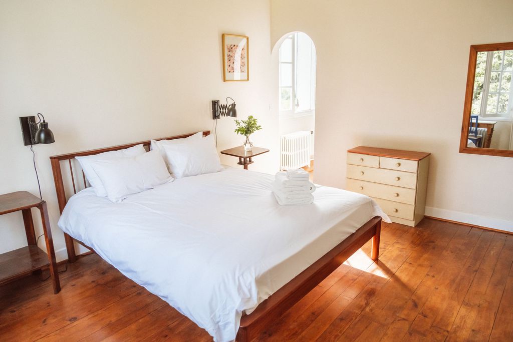 Le Beau Pierre 12 - Gallery