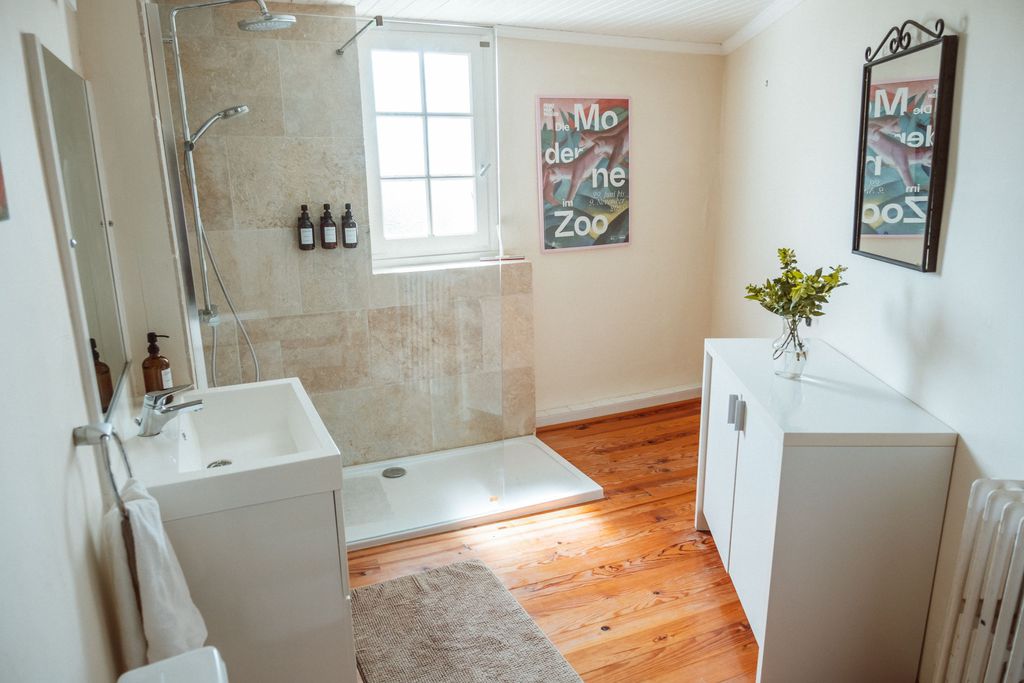 Le Beau Pierre 16 - Gallery