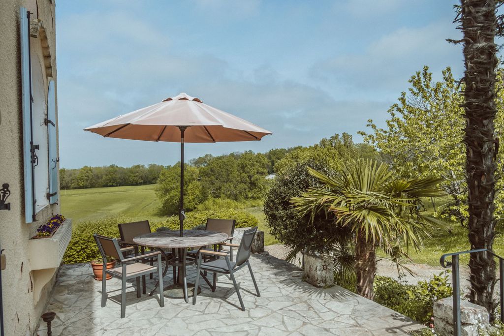 Le Beau Pierre 17 - Gallery