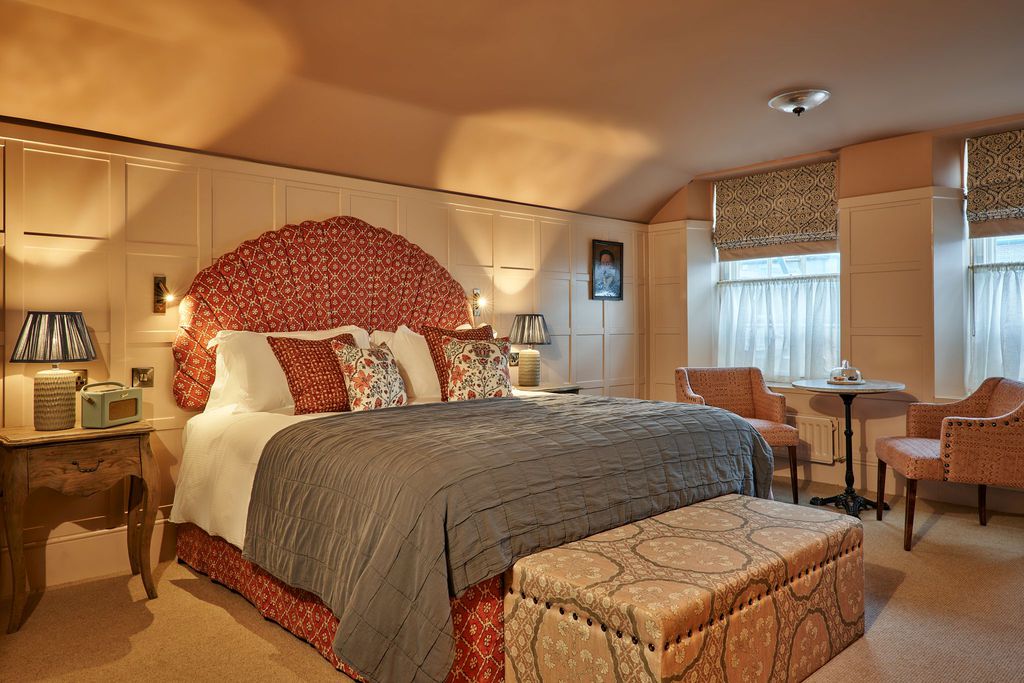The White Horse 1 - Gallery