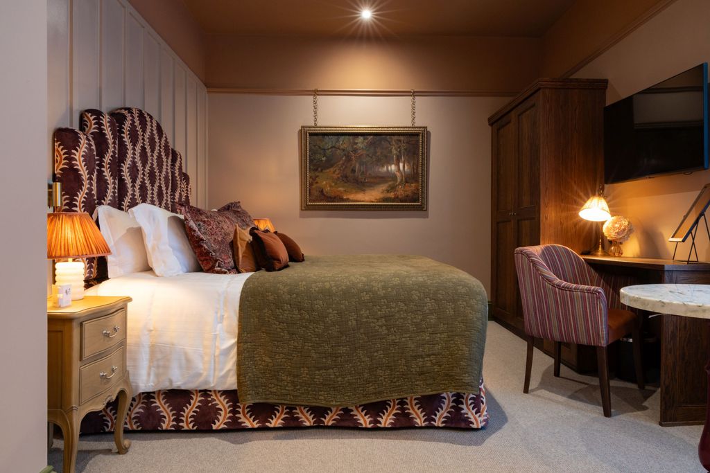 The Ragged Robin 6 - Gallery