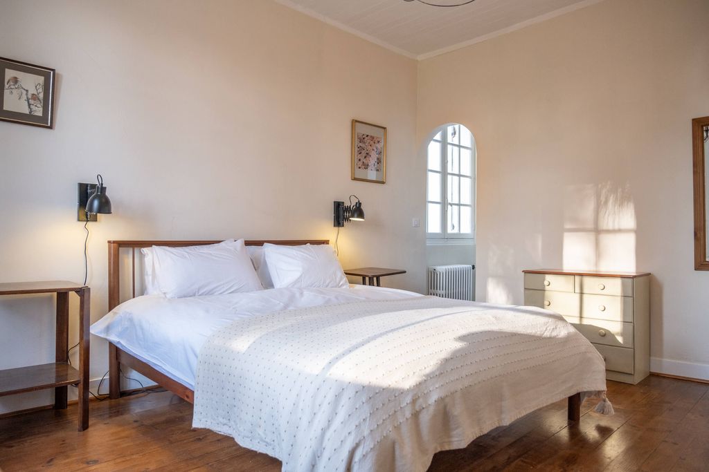 Le Beau Pierre 8 - Gallery