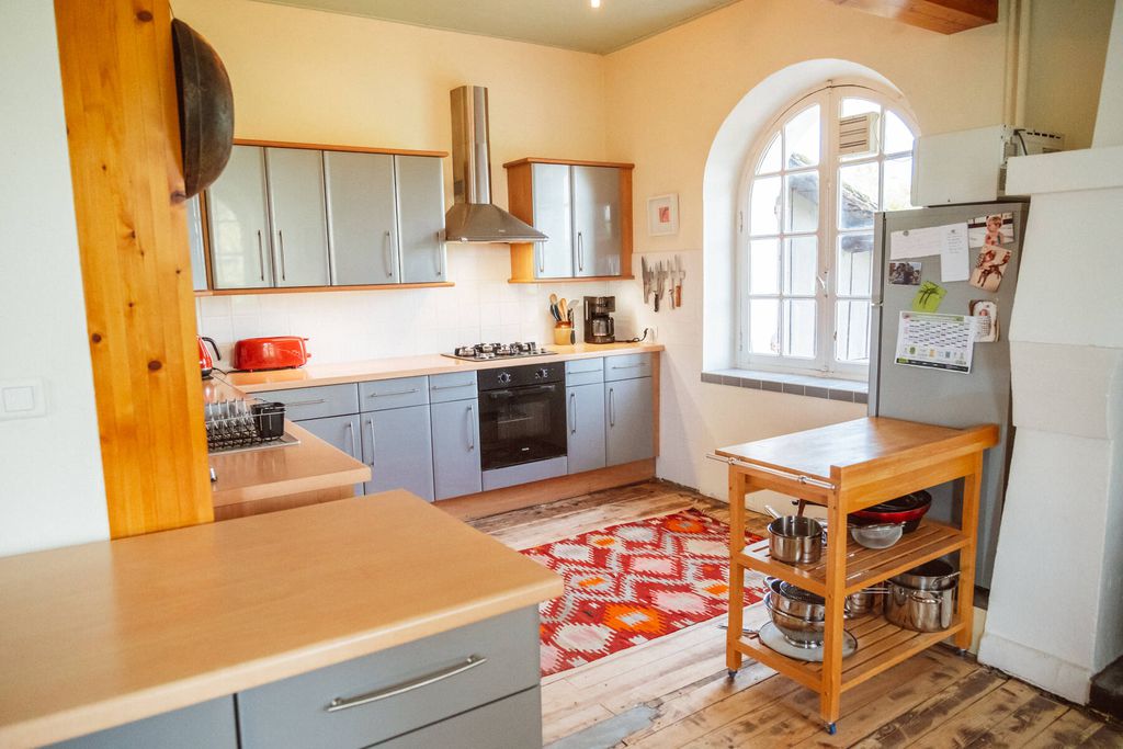 Le Beau Pierre 4 - Gallery