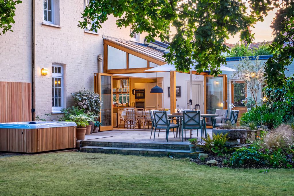 Woodlands 1 - Gallery