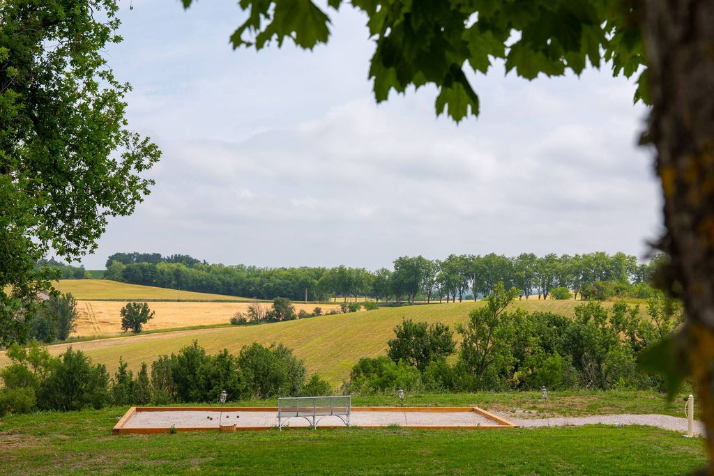 Latour 20 - Gallery