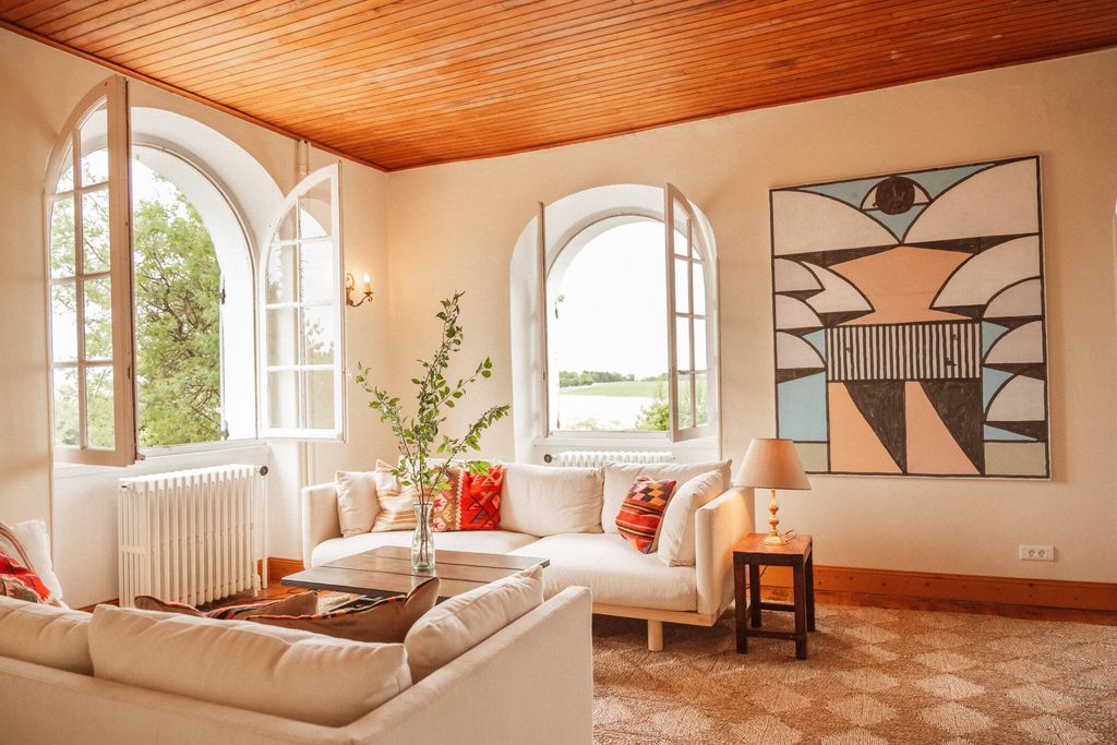 Le Beau Pierre 2 - Gallery