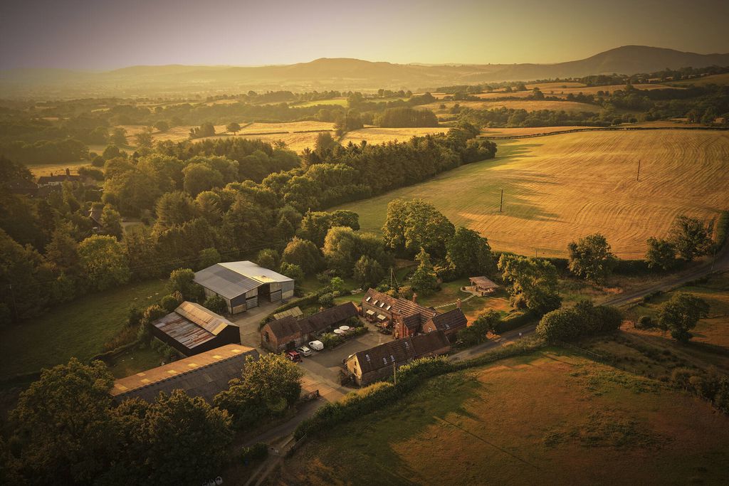 Middle Farm & Cottages - The Barn 1 - Gallery