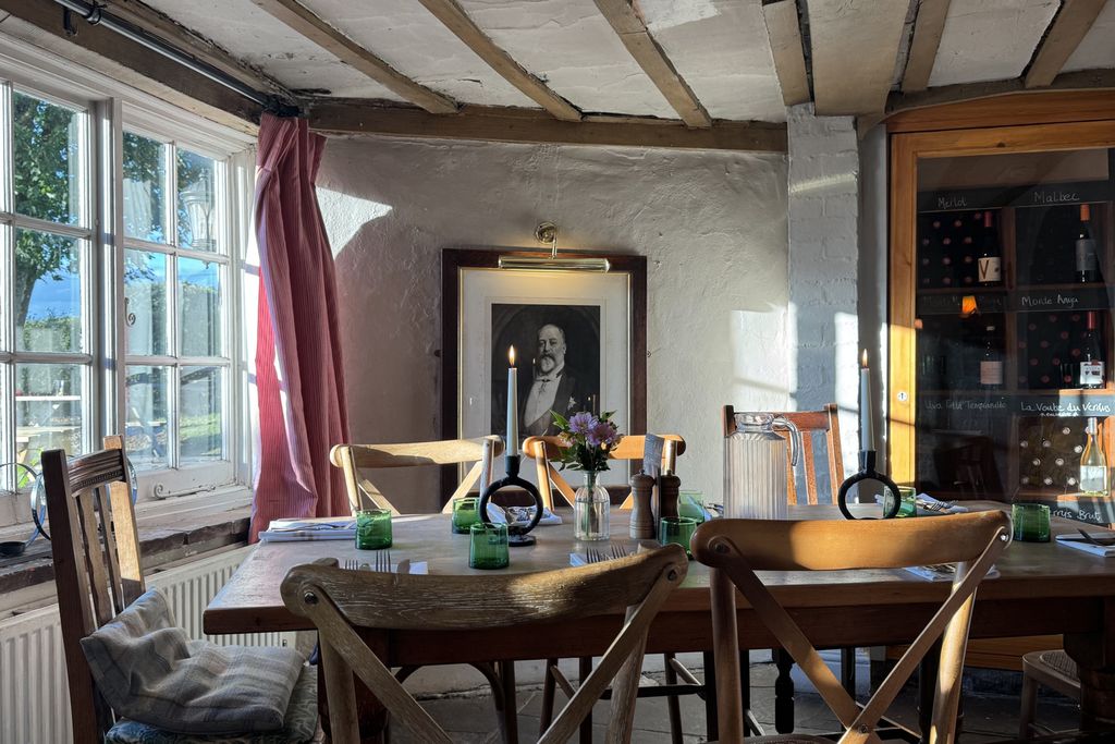 Botley Hill Farmhouse 4 - Gallery