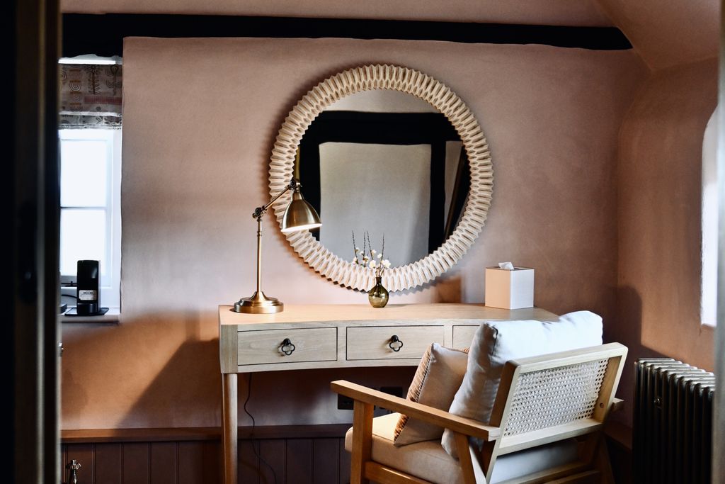Botley Hill Farmhouse 6 - Gallery