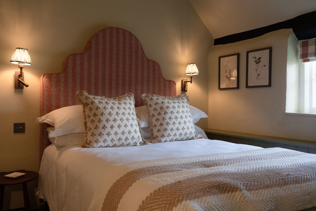Botley Hill Farmhouse 8 - Gallery