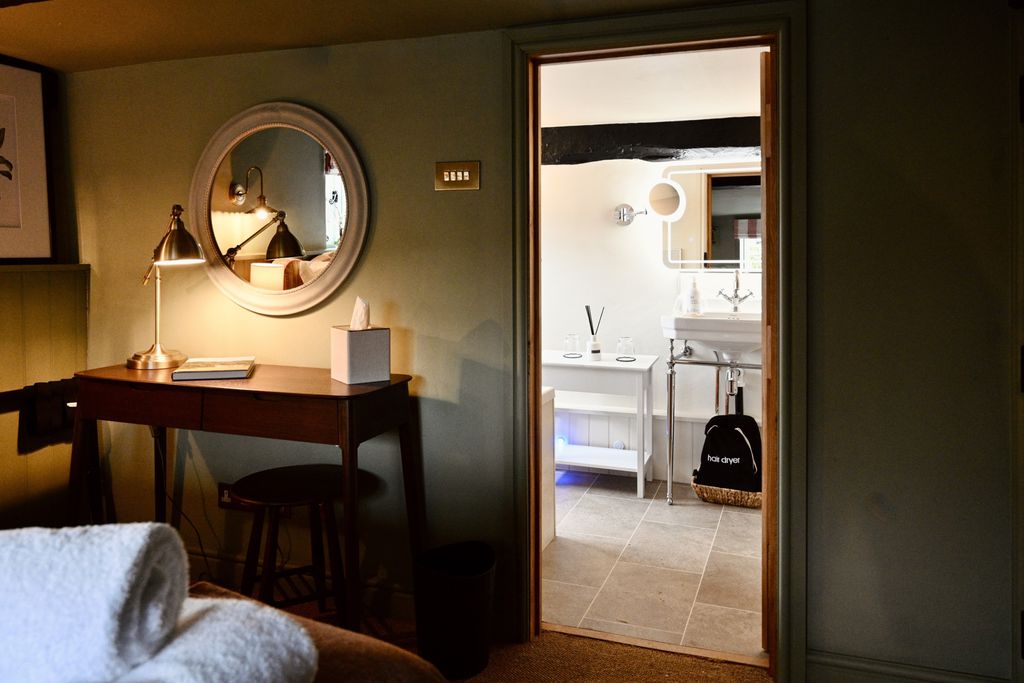 Botley Hill Farmhouse 9 - Gallery