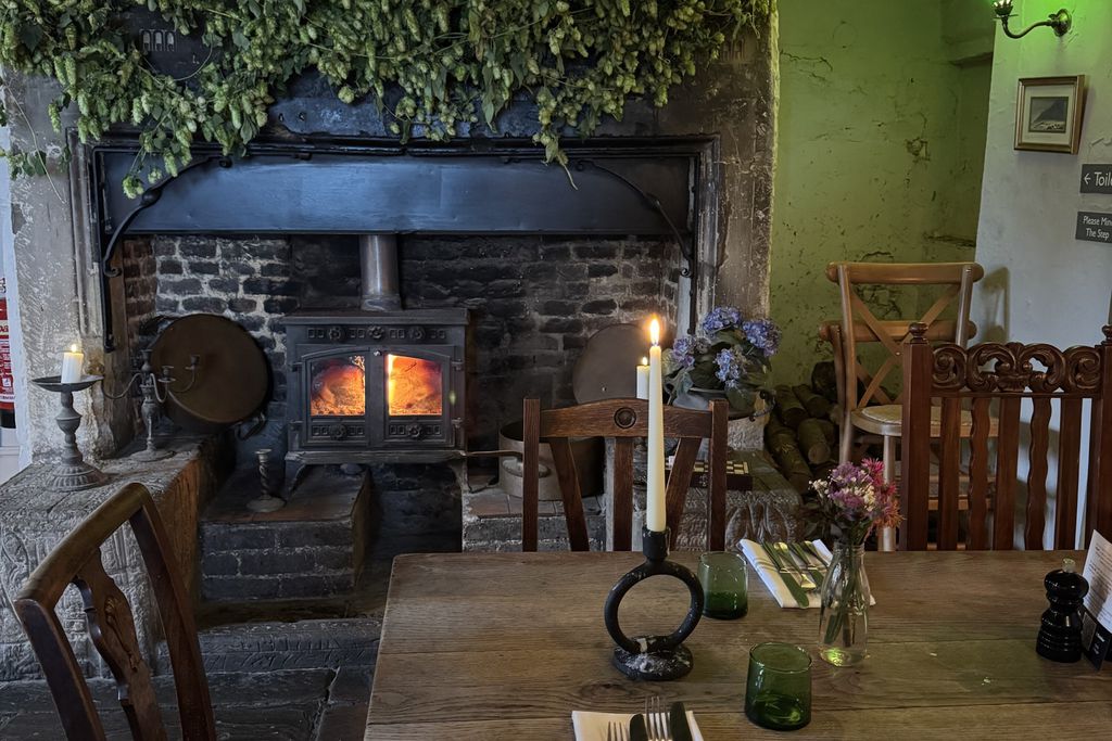 Botley Hill Farmhouse 11 - Gallery