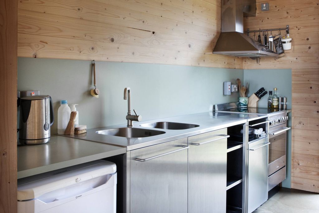 The Black Shed 10 - Gallery