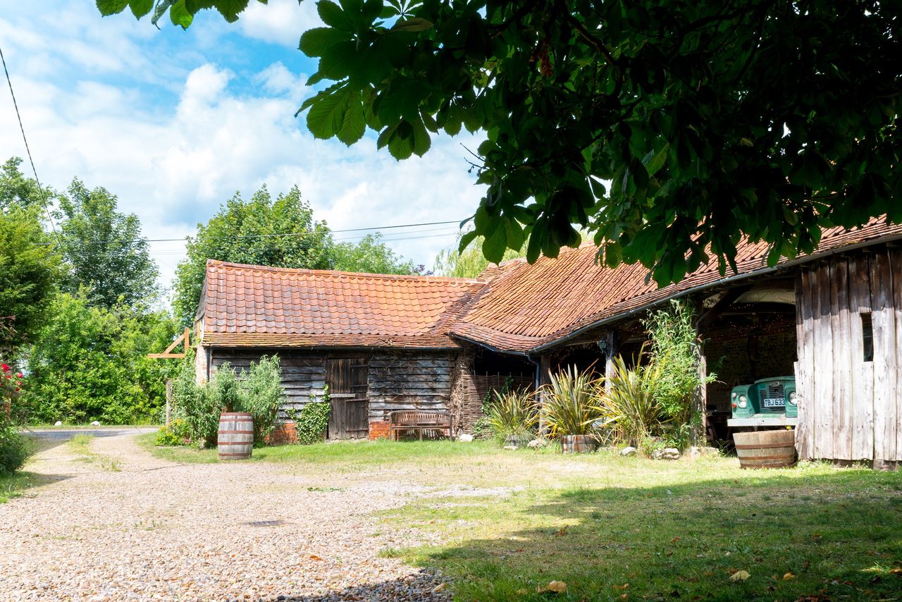 Dons Barn and The Bakery, Grove Farm Sawday's