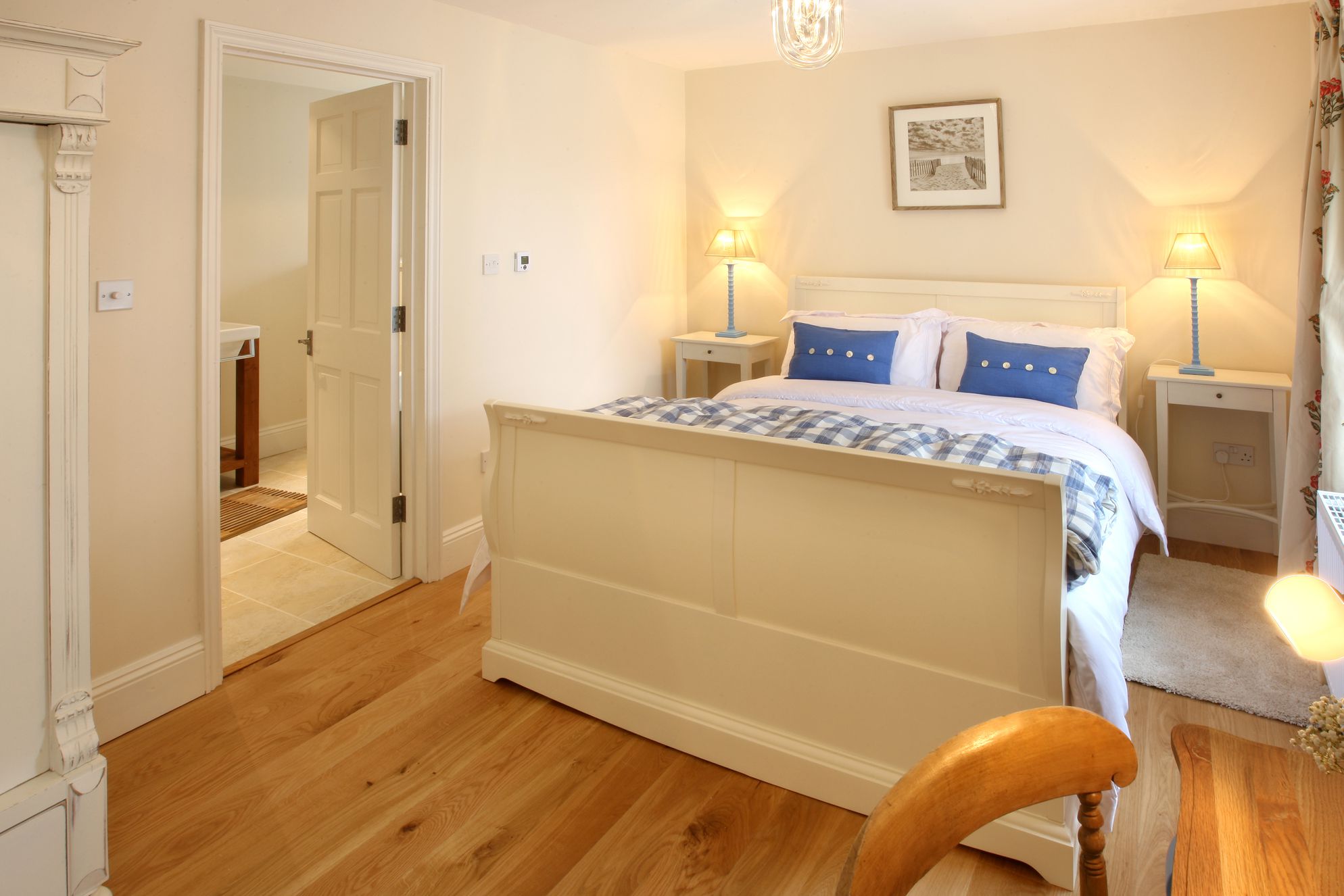 Cosy double bedroom with ensuite