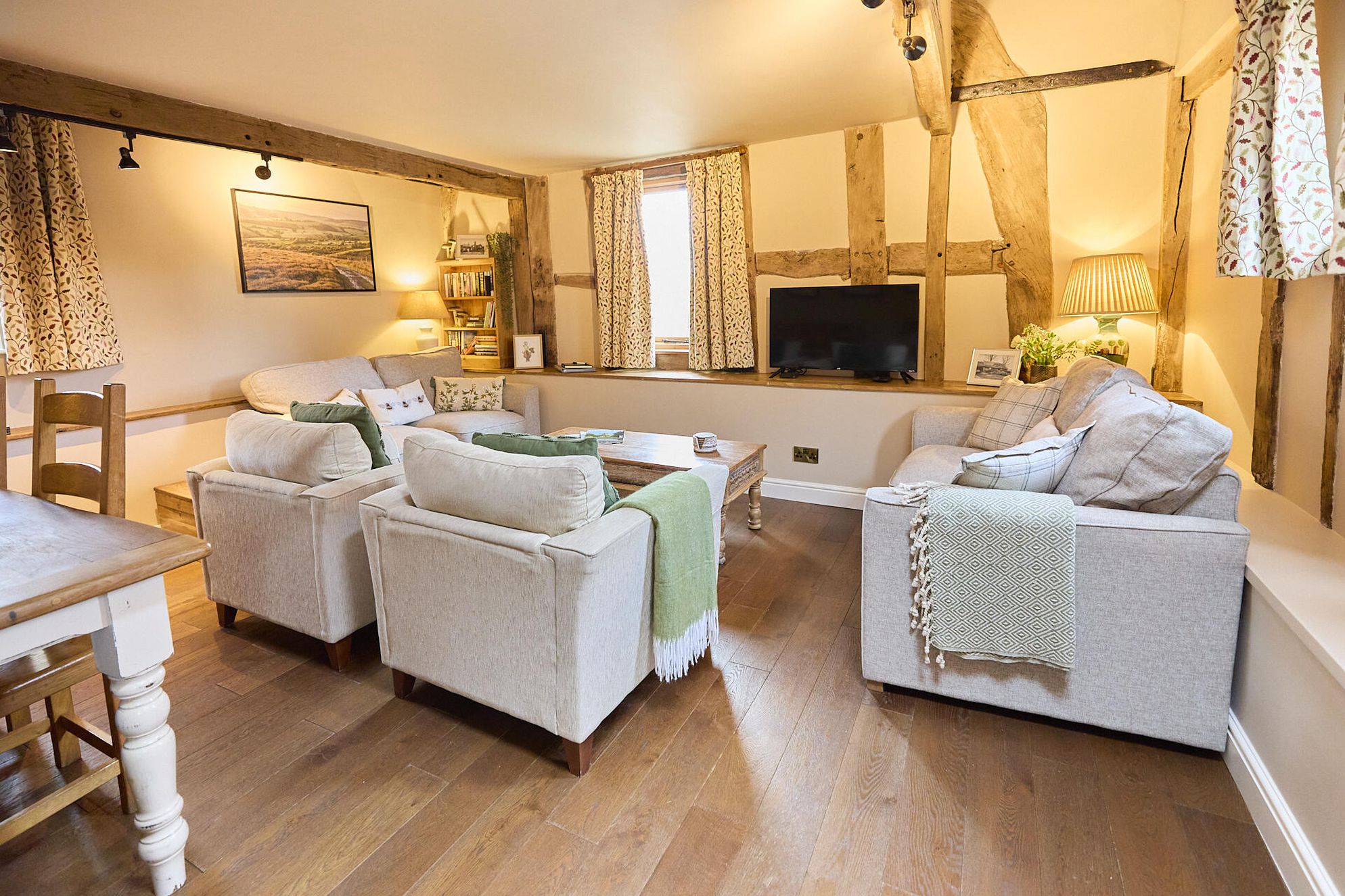 Middle Farm & Cottages: The Barn - Gallery
