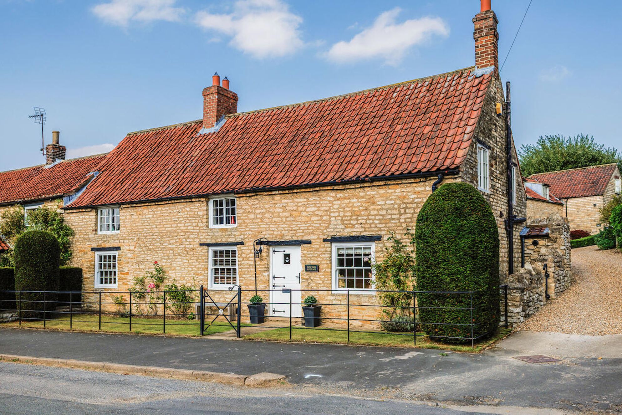 Yew Tree Cottage Westow - Gallery